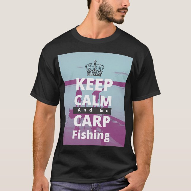 VAR RUHIG OCH GÅ TILL KARPFISKE  T SHIRT (Framsida)