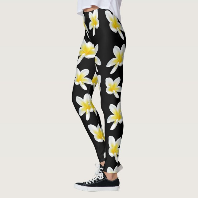 Vår Serenad: Gult Frangipanis On Black. Leggings (Vänster)