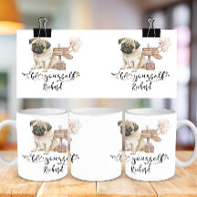 Var själv Cute Pug-valpen bredvid postlådan