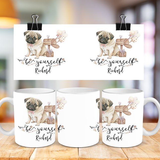 Var själv Cute Pug-valpen bredvid postlådan Kaffemugg (Skapare uppladdad)