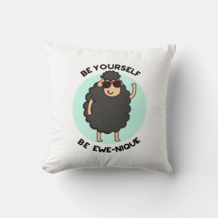 Var själv Ewenique Funny Sheep Pun Kudde
