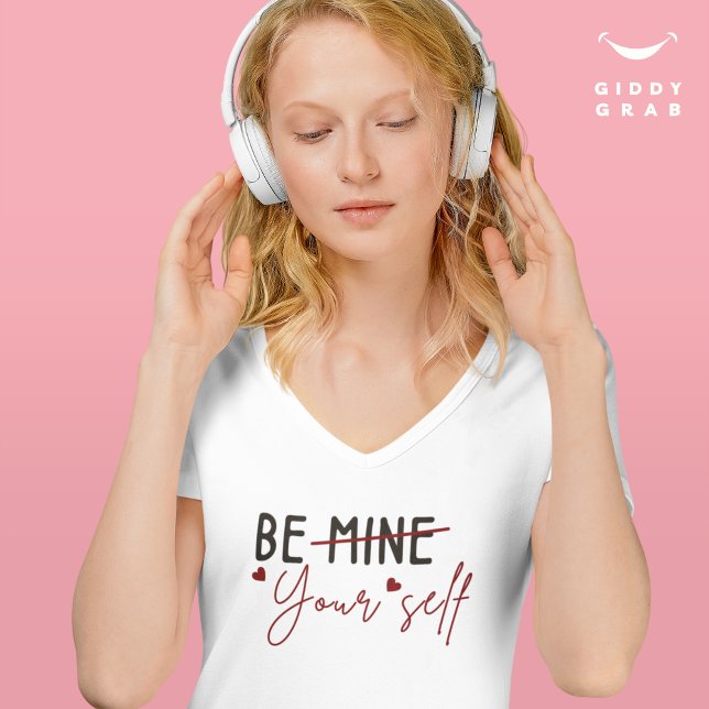 Var själv inspirerande och rosa Valentine White T Shirt (Skapare uppladdad)