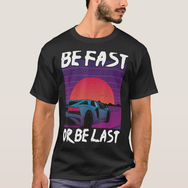 Var snabb eller dra Tävlan Tävling-bilentusiaster  T Shirt (Framsida)