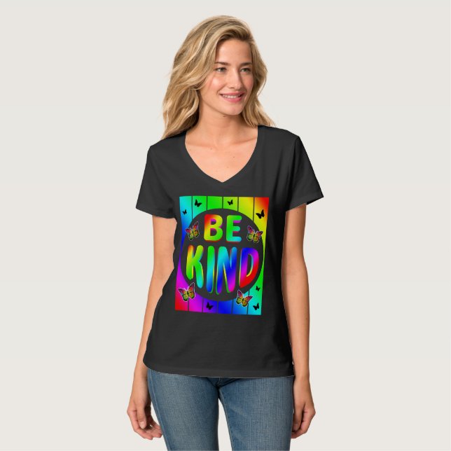 VAR SNÄLL FÄRGSKÄRA REGNBÅGSFJÄRILAR T SHIRT (Hel framsida)