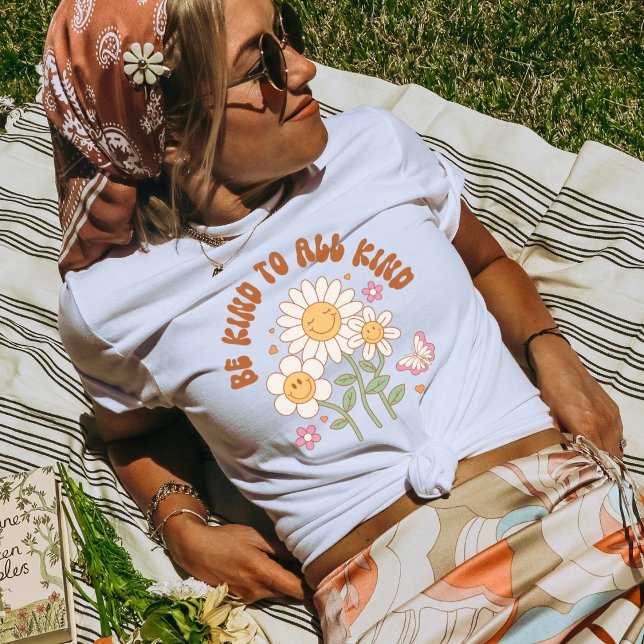Var snäll mot allt slags, bra Vibes Retro Daisy Bo T Shirt (Skapare uppladdad)