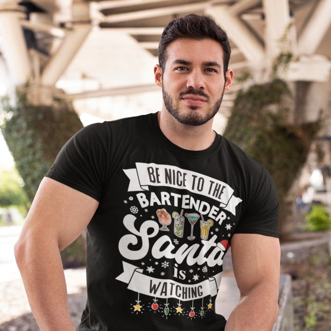 Var snäll mot bartender tomten tittar på roligten t shirt (Skapare uppladdad)