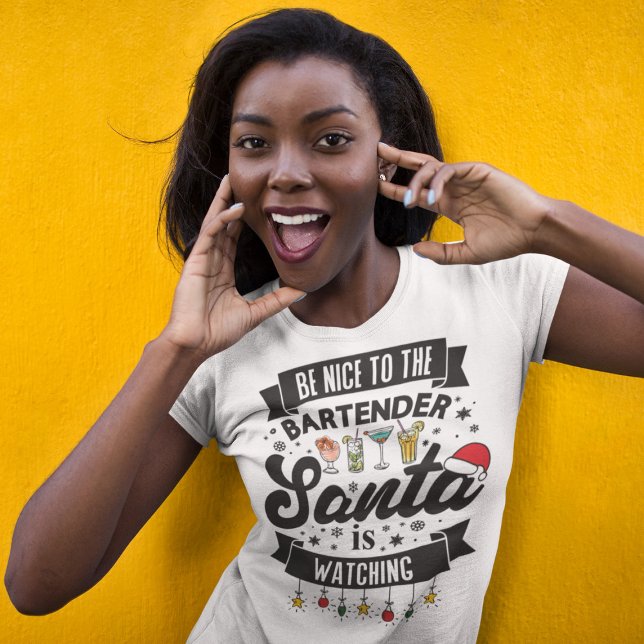 Var snäll mot bartender tomten tittar på roligten t shirt (Skapare uppladdad)