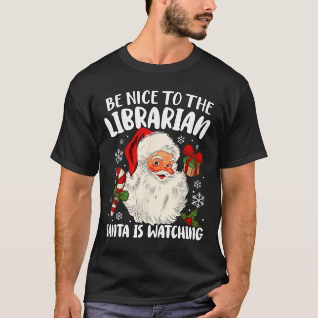 Var snäll mot den bibliotekariska tomten som titta t shirt (Framsida)