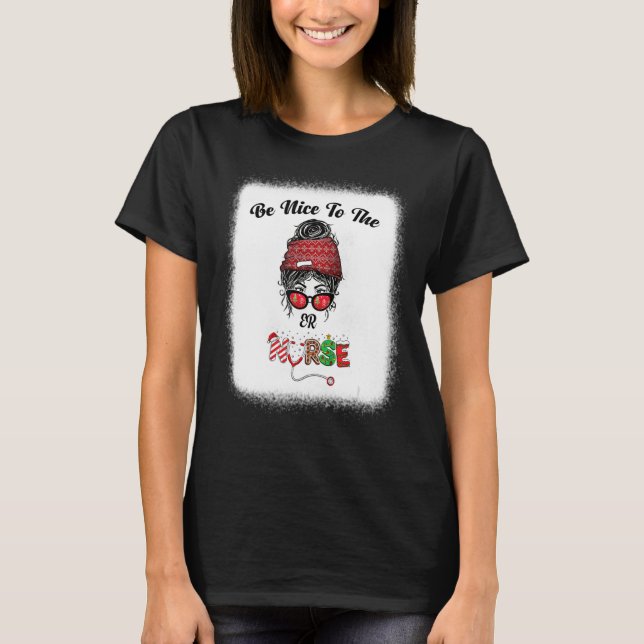 Var snäll mot ER Nurse Messy Bun Nursing Christma T Shirt (Framsida)