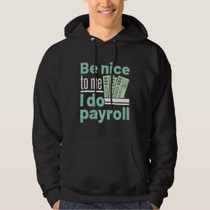 Var snäll mot mig.. Jag gör Payroll Funny Clerk Ma Hoodie