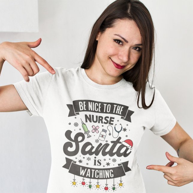 Var snäll mot sjuksköterskan Santa tittar på jul T Shirt (Skapare uppladdad)