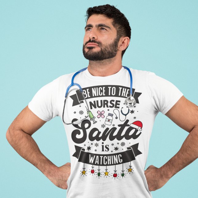 Var snäll mot sjuksköterskan Santa tittar på julen T Shirt (Skapare uppladdad)