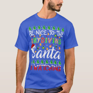 Var snäll mot Skydiving Santa tittar på Skydiving T Shirt