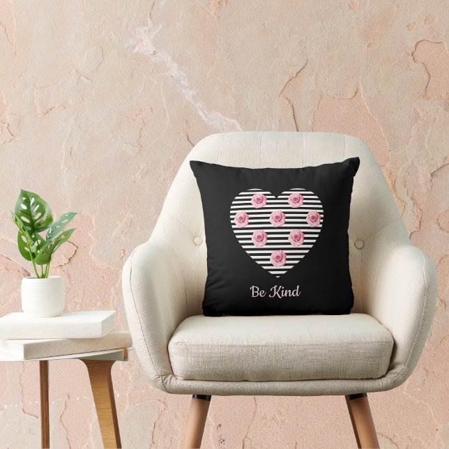 Var snäll och Heart Romantic Rosa ros på Black Ran Kudde (Skapare uppladdad)
