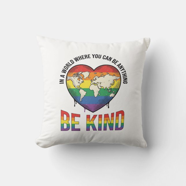 Var snäll värld hjärta regnbåge vektor T-shirt des Kudde (Framsida)