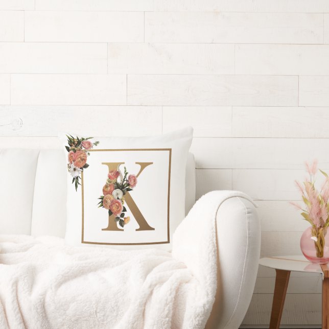 VÅR STIL, ROSA & VITE BLOMMIGT MONOGRAM K KUDDE (Soffa)