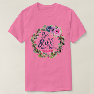 Var stilla och känn Rosa Blommigt Bible Verse Unis T Shirt