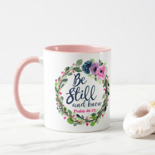 Var stilla och vet den rosa blom- bibelversen mugg