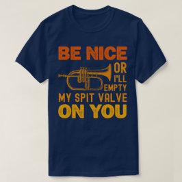Var trevlig, annars ska jag tömma min sprit på dig t shirt