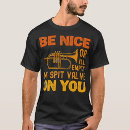 Var trevlig, annars ska jag tömma min sprit på dig t shirt