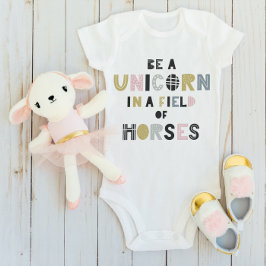 Var unik | Bli själv | Metafor Unicorn/Horse T Shirt
