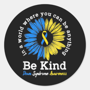 Var vänlig och nedåt Syndrome Awareness Ribbon Sol Runt Klistermärke
