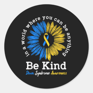 Var vänlig och nedåt Syndrome Awareness Ribbon Sol Runt Klistermärke