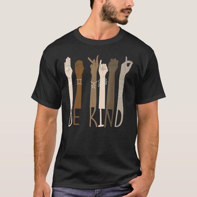 Var vänliga Hand Signs ASL BLM Melanin Pride Black T Shirt (Framsida)