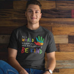 Var vänliga mot en medvetenhet om Pappa vid världs T Shirt<br><div class="desc">Visa ert stöd för nära anhöriga på autismspektrumet med den här snyggten i en värld där man kan göra vad som helst. Denna bekväma garanti har en öga-infångande tryckning som firar autismkännedomen och ger en viktig påminnelse om att vara vänlig. Perfekt för pappor och morfar, den här skjortan är ett...</div>