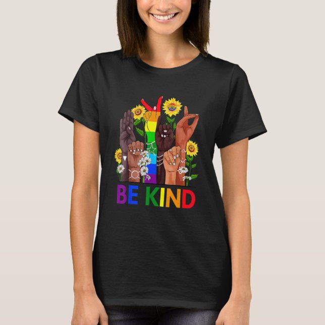 Var vänliga och skriv språk Hand och prata LGBTQ+  T Shirt (Framsida)