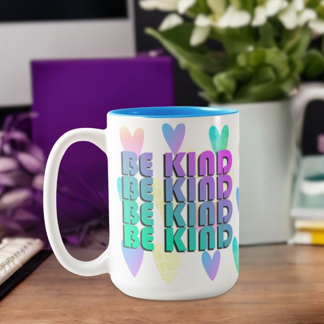 Var vänliga Rainbow Gradient Hearts Teacher Gift Två-Tonad Mugg (Skapare uppladdad)
