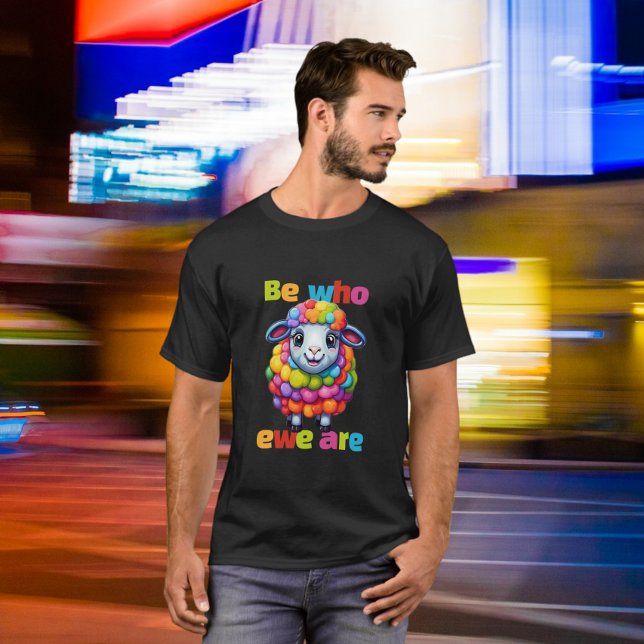 Var vem vi är, regnbågsfår t shirt (Be who ewe are Rainbow Sheep T-Shirt from Ricaso. LGBT Pride apparel with cute colorful sheep. )