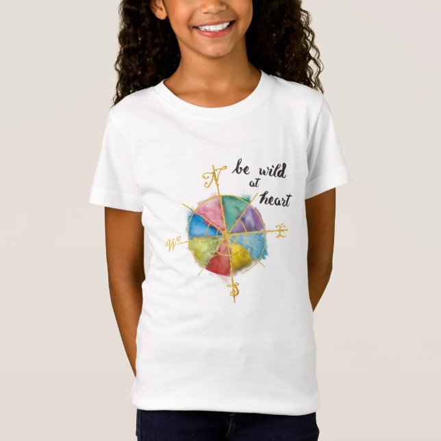 Var vilden på hjärtacitationstecknet med färgrika tee shirt (Framsida)
