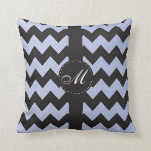 Vår Violet med Black Chevron Pillow Kudde