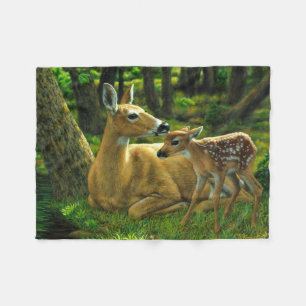 Vår Whitetail Fawn och Mor Hjort Fleecefilt