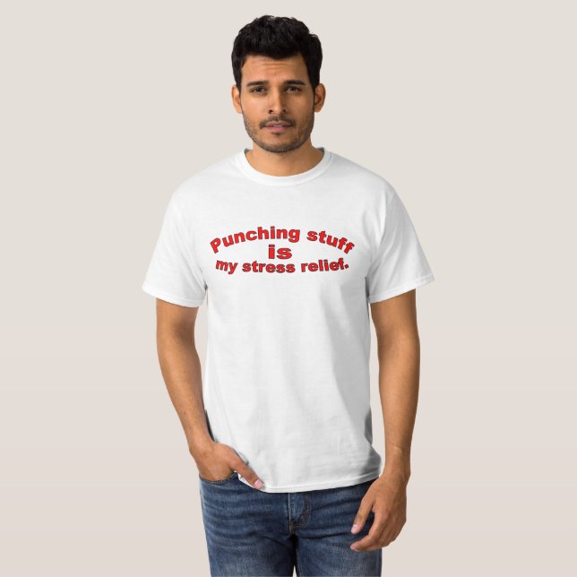 Vara besvärad förkroppsligar försvar som slår t-shirt (Hel framsida)