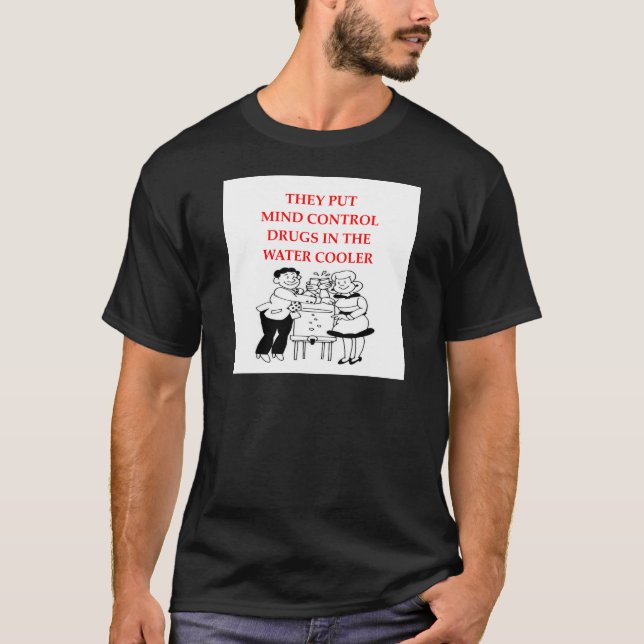 vara besvärad kontrollerar t-shirt (Framsida)