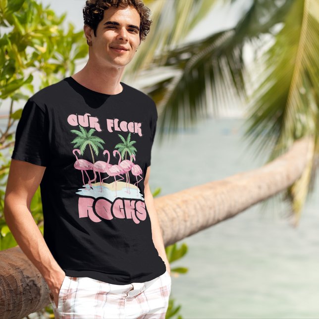 Våra flockar rockar flamingos matchande familjegru t shirt (young man in tropical beach setting wearing pink flamingo Our Flock Rocks family reunion t-shirt)