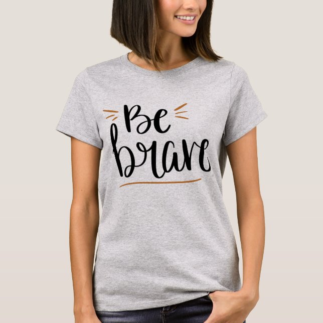 vara Modig T Shirt (Framsida)