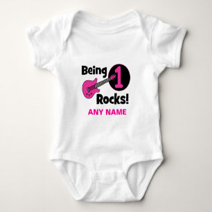 Vara stenar 1! med den rosa gitarren tee