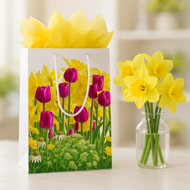 Vårblommor / Bukett med narcisser, tulpaner (Skapare uppladdad)