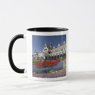 Vårblommor och historisk järnvägsstation, mugg