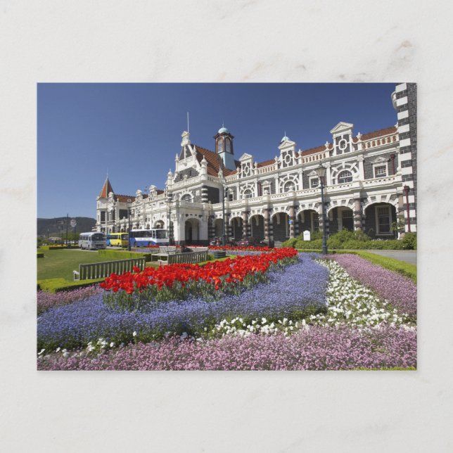Vårblommor och historisk järnvägsstation, vykort (Framsida)