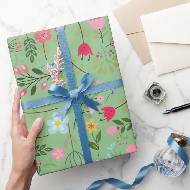 Vårblommor på grön trädgårdsmatta presentpapper (Gifting)