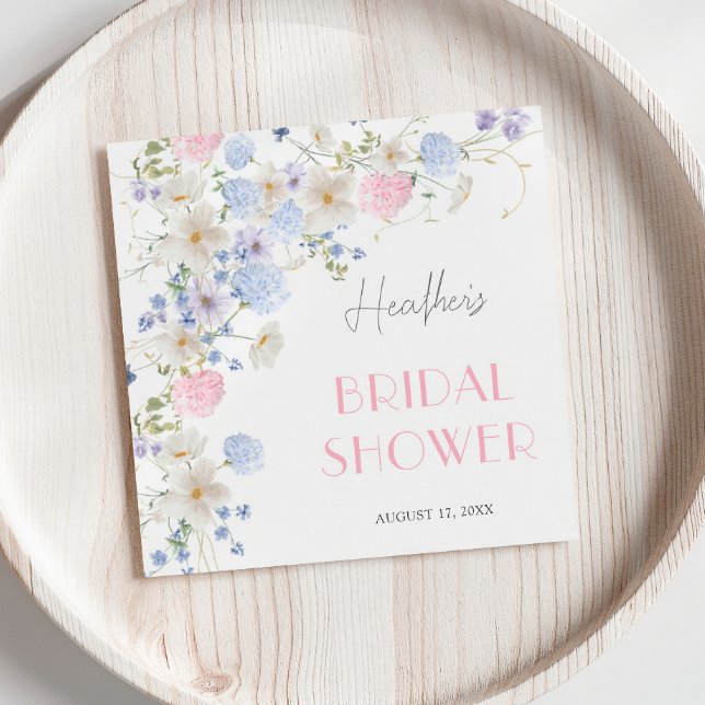 Vårbröllopsfest med rosa lila vilda blommor pappersservett (Skapare uppladdad)