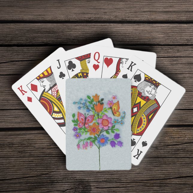 Vårbukett blommor fjärilar spel kort (Bouquet bright spring flowers on stem pink and yellow butterflies embroidery look on white deck card)