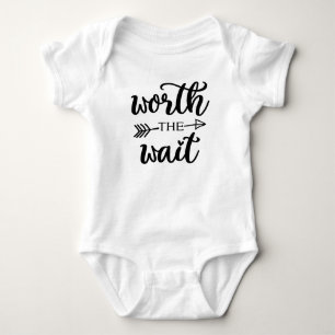 Värd den begynna nyfödda bodysuiten för väntan t shirt