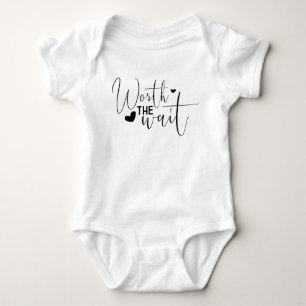 Värde att vänta i Nyfödd bebis-meddelandet T Shirt