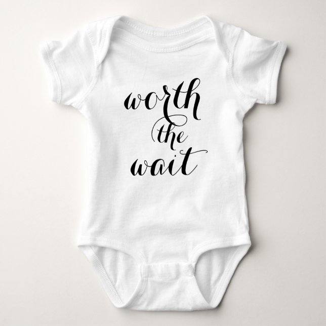 Värde att vänta på den Baby-roliga Cute Baby Tee (Framsida)