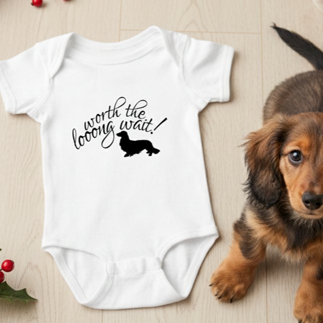 Värde den Long Wait Dachshund Newborn Gift Baby Bo T Shirt (Long hair wiener dog sibling - worth the long wait!)